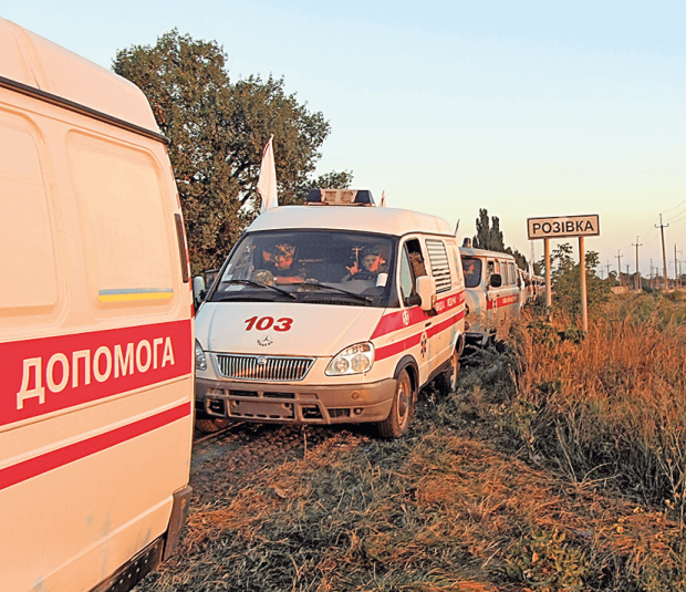 Медики 8 полтавської медроти в'їжджали в АТО через селище Розівка: далі, згадує Нілов, розмовляти і брати воду у місцевих жителів вже було ризиковано