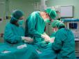 Лікарі стверджують, що не відходили ні на крок: Помер чоловік, якому вперше в Україні пересадили підшлункову від неродинного донора