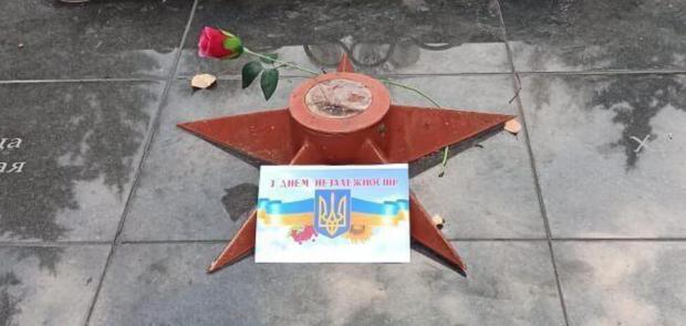 У Лутугиному рознесли листівки до Дня Незалежності України