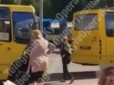 Пасажири на ціну золота: У Києві водії маршруток влаштували епічну бійку - вирішували, хто поїде першим (відео)