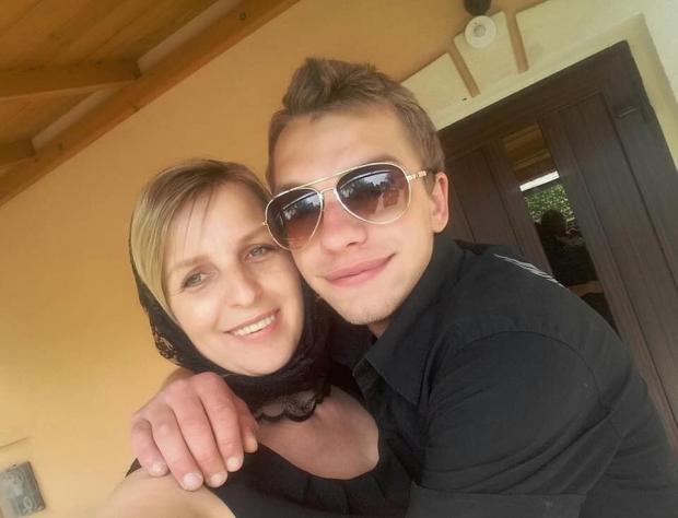 Євген Ткачук з мамою.