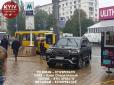Трохи переплутав: У Києві водій відзначився феєричним паркуванням (фото)