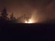 Небо в вогні: Війська РФ влаштували потужний обстріл на Луганщині, спалахнула ще одна пожежа (відео)