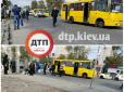 Маршрутка в Києві збила людей на зебрі: Момент моторошної ДТП потрапив на відео