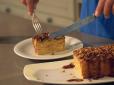 Печемо вдома запашний яблучний пиріг за годину: Рецепт від Тетяни Литвинової (відео)