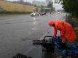 Затяжна злива спричинила у Києві колапс: затоплено вулиці, проблеми з трафіком