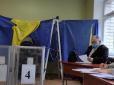 Вибори, вибори..: У Житомирі не вистачає кабінок для голосування (фото)