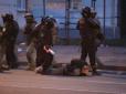 У Мінську чути вибухи та постріли: Силовики затримують протестувальників (фото, відео)