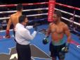 Мексиканський боксер переміг суперника, розірвавши тому аперкотом губу (відео)