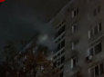 Через покришки для авто: У Києві сталася потужна пожежа в багатоповерхівці, людей рятували з вогню (відео)