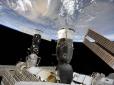 Ремонт збудованого в Росії: Космонавти фольгою і гумою заклеюють дірку на МКС