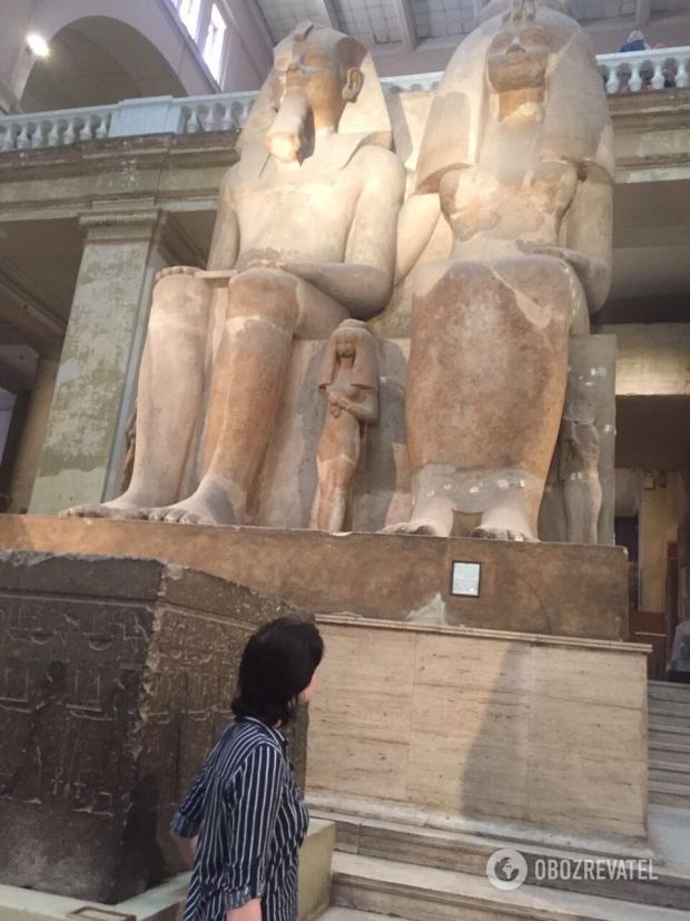 Музей і статуї стародавніх єгипетських богів