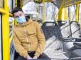 Дивний протест: На Запоріжчині помітили чоловіка у масці ... з вирізом для рота і носа (відео)