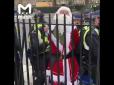 Свято наближається: У Лондоні копи затримали ... Санта-Клауса (відео)
