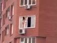 Хіти тижня. Під Москвою жінка влаштувала голі танці на ... концидіонері (відео)