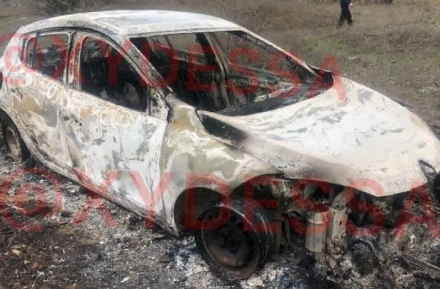 Злочинці спалили автомобіль таксистки