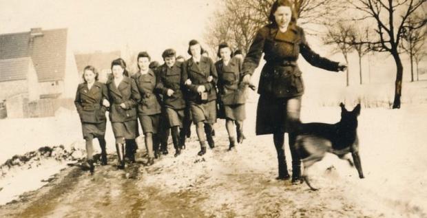 Наглядачки у концтаборі Равенсбрюк, приблизно 1940 рік