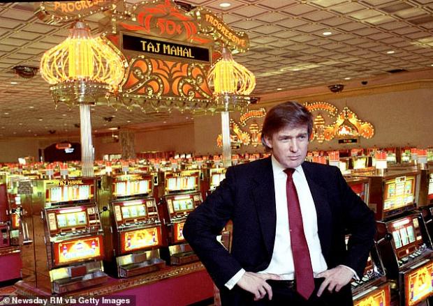 Трамп продал многомиллионные квартиры российской мафии, что снова сделало его богатым после банкротства казино в Атлантик-Сити и потери миллиардов долларов