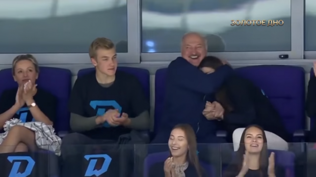 Лукашенко обіймав Василевич на стадіоні