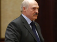 Бацька шикує: У Лукашенка помітили золоті ручки по €4 тисячі, з яких здувають пилинки (фото, відео)