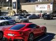 У Києві на парковці засвітився розкішний Ferrari - розганяється до понад 300 км на годину (фото)