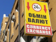 Щоб не лякати людей? НБУ змінив правила для обмінників -  не можна показувати курс долара з вулиці