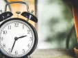 А ви це знали? Чому небезпечно постійно відкладати будильник вранці