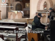 До сліз: Військовий зіграв на фортепіано у зруйнованій церкві Бахмута. Відео підкорило мережу